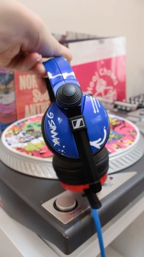 Video post from customcans_headphones.