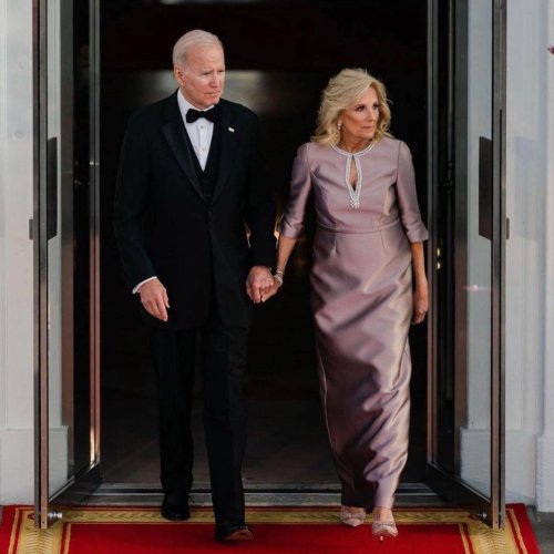 Carousel post from jolibride.