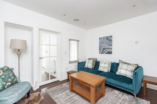 Photo post from kasarstays.