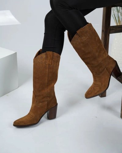 Carousel post from ossoshoes.