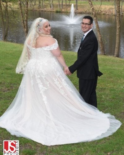 Carousel post from thecurvybridenj.