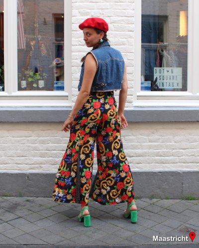 Photo post from dotnsquare_vintage.