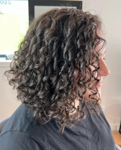 Carousel post from trindadehairstylist.