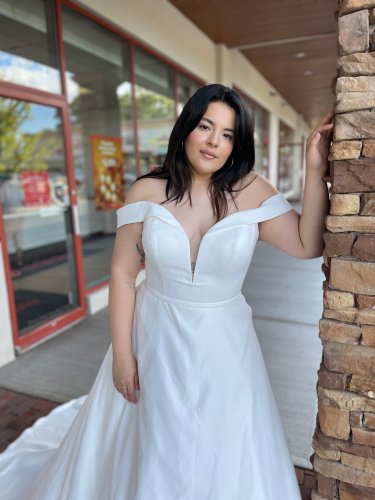 Photo post from thecurvybridenj.