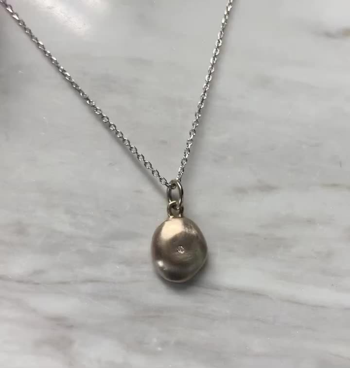 Carousel post from annelizabethjewelry.