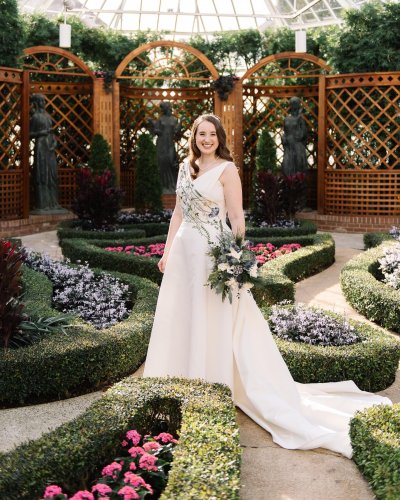 Carousel post from lelitebridal.