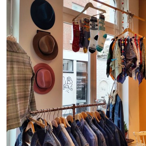 Photo post from dotnsquare_vintage.