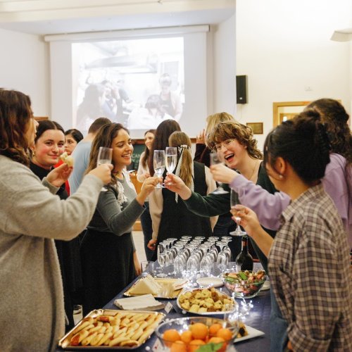 Carousel post from aurrome.