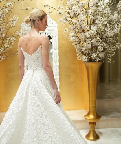 Carousel post from lelitebridal.