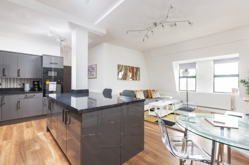 Photo post from kasarstays.