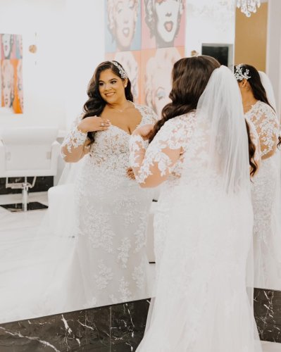 Carousel post from thecurvybridenj.