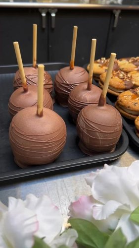 Video post from famous_creations_catering.