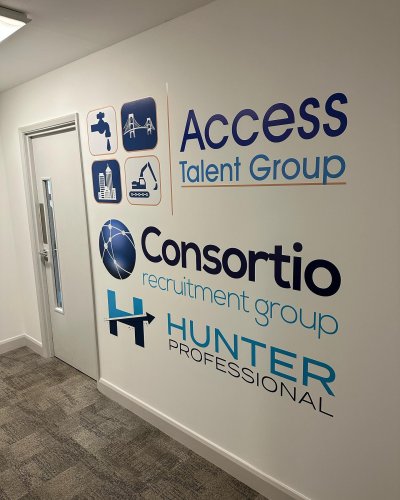 Carousel post from consortio_recruitment.