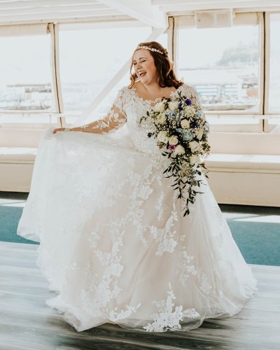 Carousel post from thecurvybridenj.