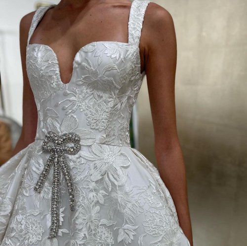 Carousel post from jolibride.