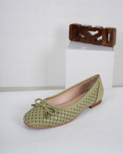 Carousel post from ossoshoes.