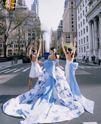 Carousel post from jolibride.