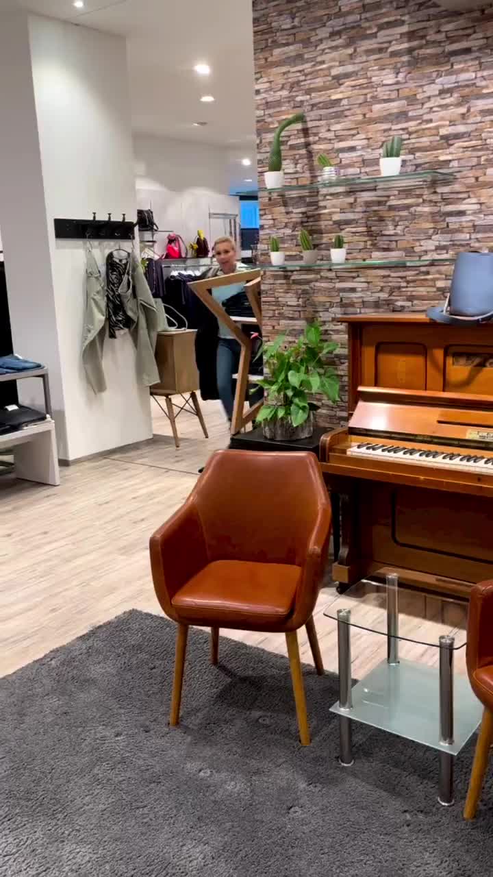 Video post from modehausbinder.