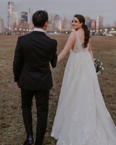 Carousel post from thecurvybridenj.