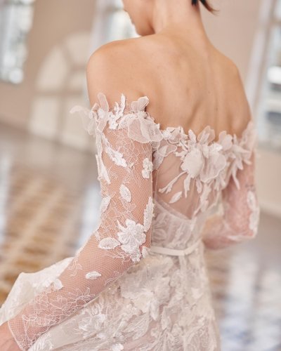 Carousel post from lelitebridal.