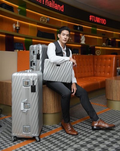 Carousel post from belovedtomtem.