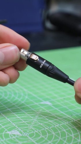 Video post from customcans_headphones.
