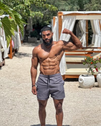 Carousel post from ph_gains.