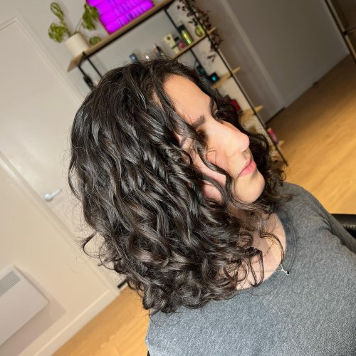 Carousel post from trindadehairstylist.