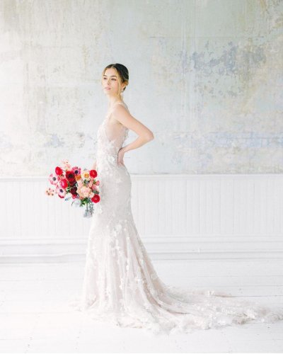Carousel post from lelitebridal.