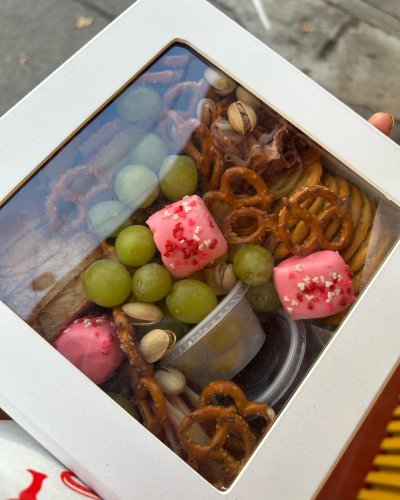 Carousel post from la_gifteria.