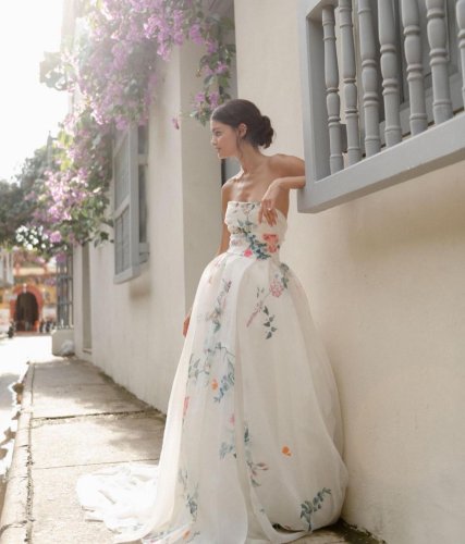 Carousel post from lelitebridal.