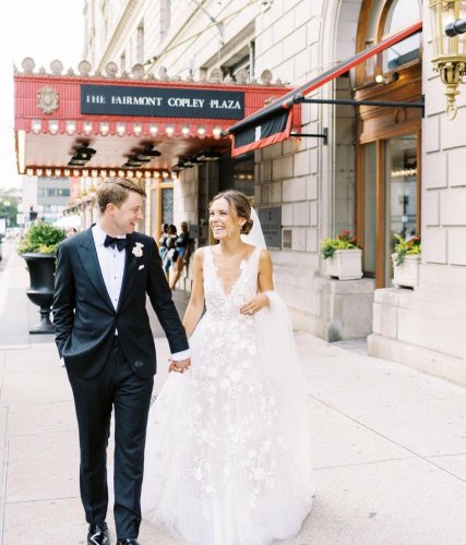 Carousel post from lelitebridal.