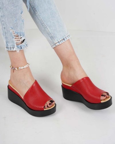 Carousel post from ossoshoes.
