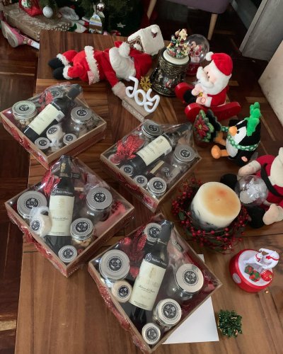 Carousel post from la_gifteria.