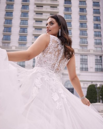 Carousel post from thecurvybridenj.