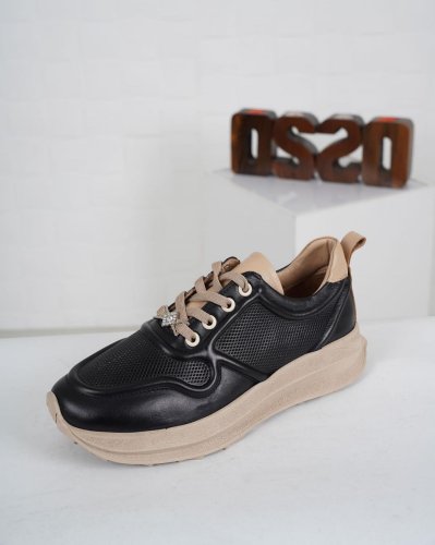 Carousel post from ossoshoes.