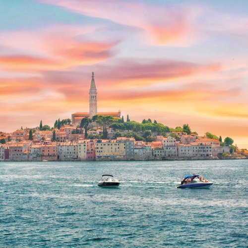 Carousel post from taucktravel.