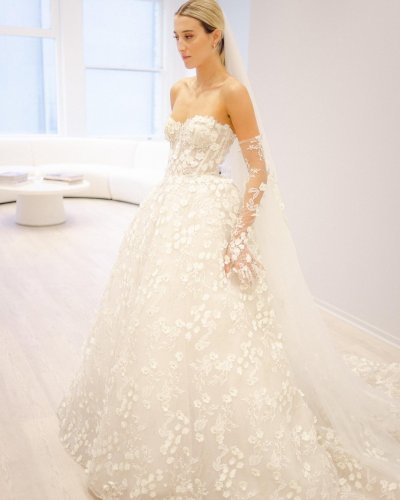 Carousel post from lelitebridal.