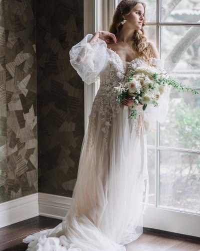 Carousel post from jolibride.