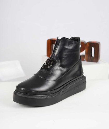 Carousel post from ossoshoes.