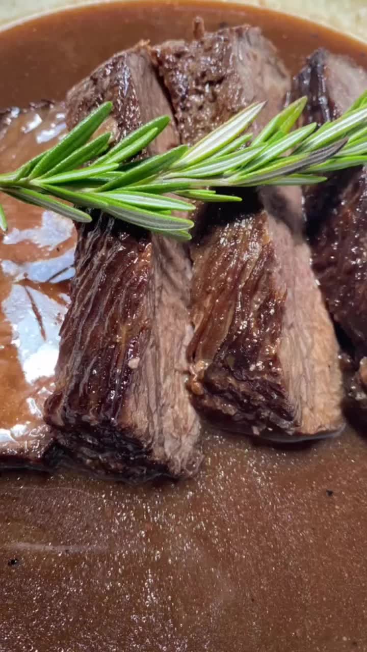 Video post from famous_creations_catering.