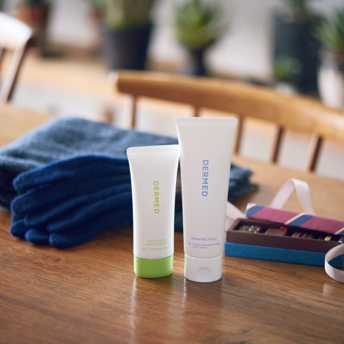 Carousel post from dermed_official.