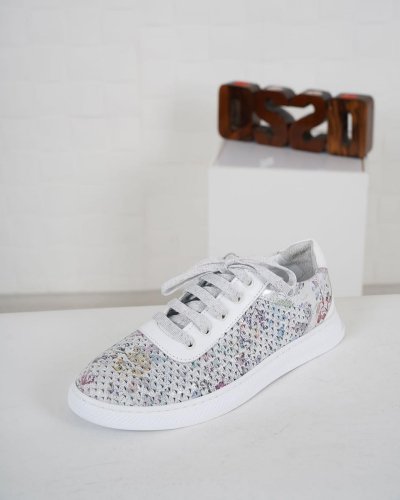 Carousel post from ossoshoes.