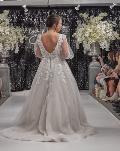 Carousel post from thecurvybridenj.