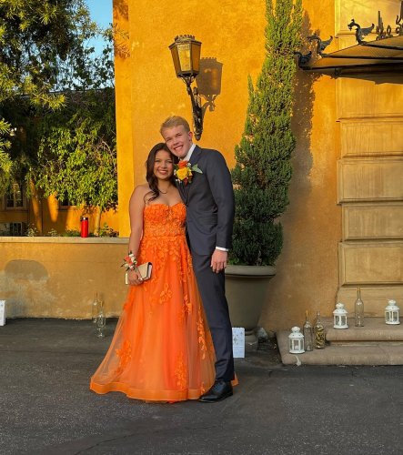 Carousel post from jolibride.