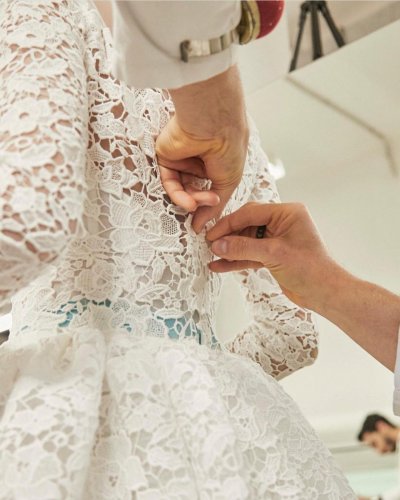 Carousel post from lelitebridal.