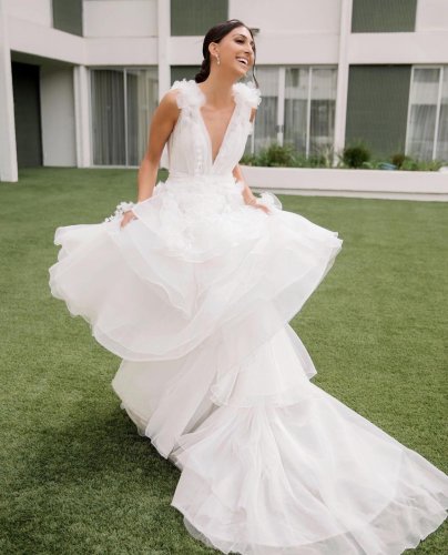 Carousel post from jolibride.