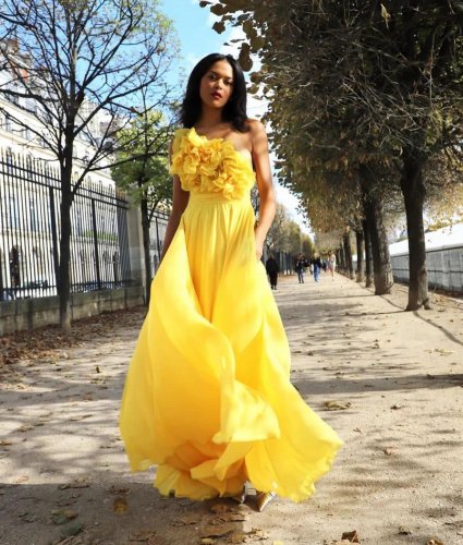 Carousel post from jolibride.