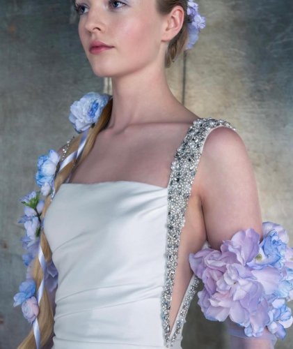 Carousel post from lelitebridal.