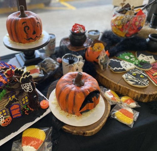 Carousel post from marquettescakestudio.